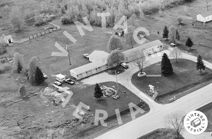Windmill Motel (Siemen Motel) - 1982 Aerial